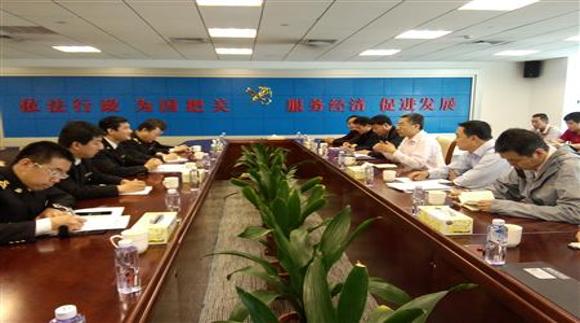 Officials of SOPS Survey Clearance Efficiency of Shipping Port in Shenzhen